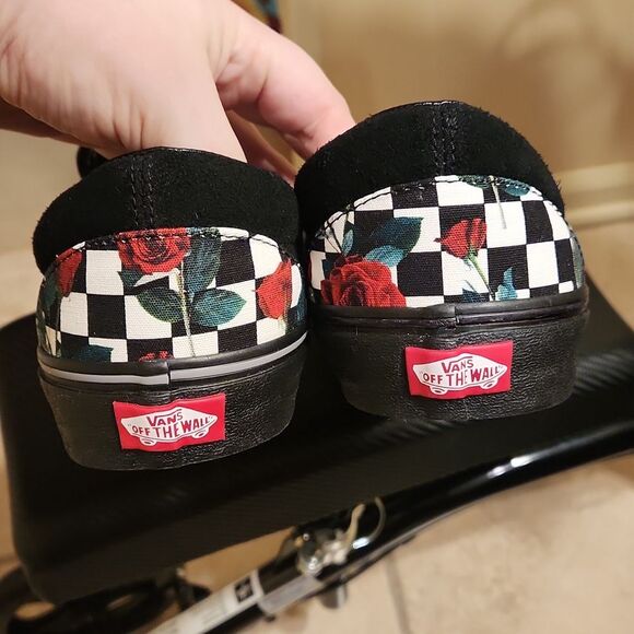 Vans Custom-Made Black Suede Slip-on Shoes w/ Roses Men's 11 Women's 12 WIDE - Picture 4 of 12